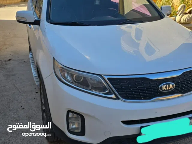 جيب كيا 7مقاعد بحالة ممتازه