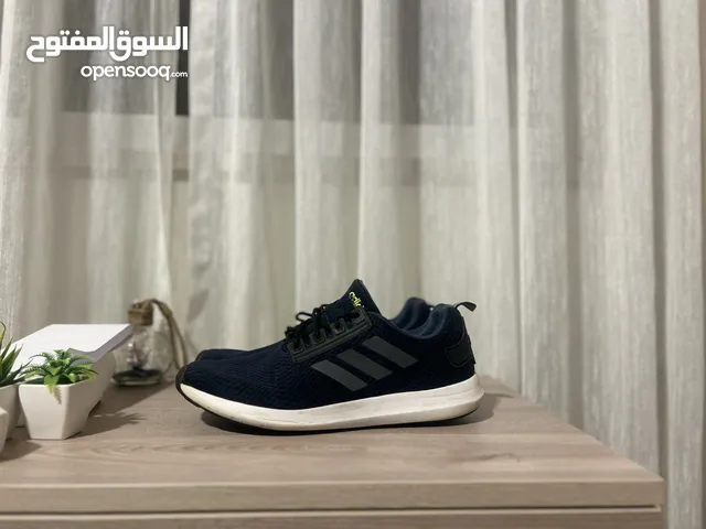 44 Sport Shoes in Amman