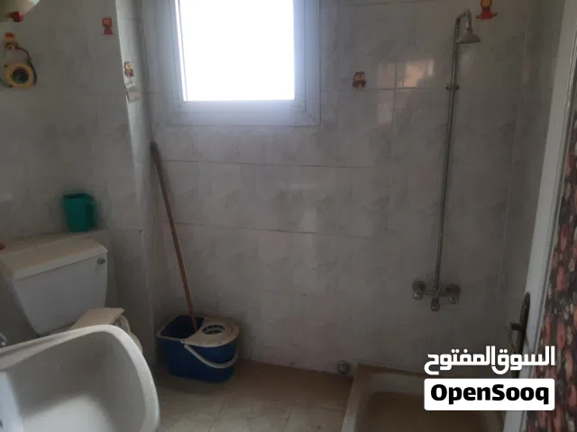 شقة للبيع فى العين السخنة قرية اميجو السخنة 3 / مجهزة ومفروشة بالكامل وبها تكيف ومطبخ وغسالة وثلاجة