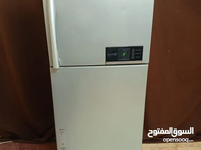 ثلاجه ال جي سلفر مع شاشه 20قدم بحالة ممتازه جدا للبيع استخدام بسيط سبب البيع السفر