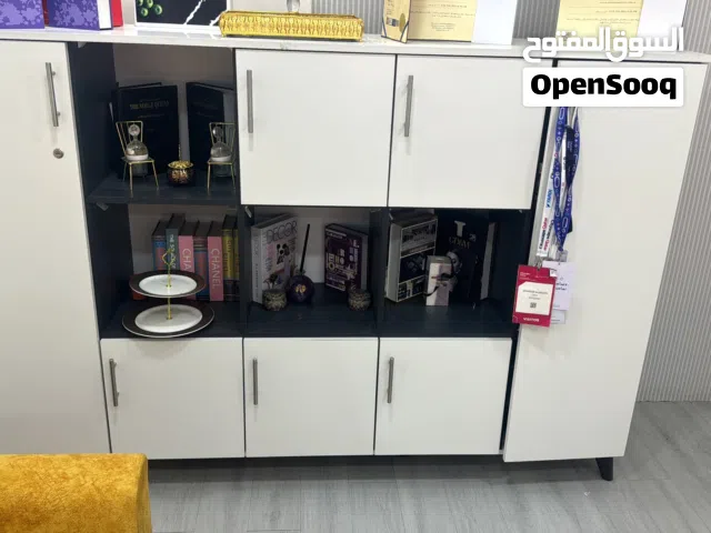مكتب مدير مودرن كبير للبيع شبه جديد نضيف جدا مع طاولة اجتماعات من ايكيا وأسقبال وطقم كنب  استقبال