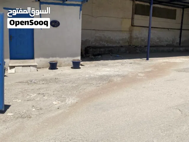 مستودع مع ساحه للإيجار