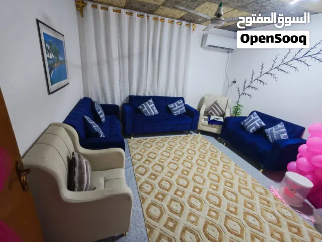 قنفات البيع تركي لون نيلي وبيجي مخادهم نيلي وبيجي ستخدام شهر فقط نضاف ومابيهم كسر ولا شك ولا اي شيء