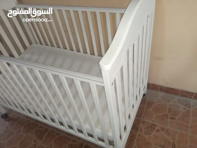 يوجد سرير اطفال بحالة جدا جدا جدا ممتازھ مع المترس سعر 25دينار