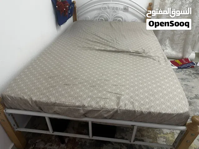 سرير للبيع