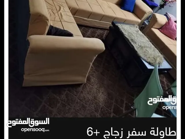 طاولة سفرة زجاج ثري دي سماكه 14 مل مضلع مع كورنر بحال الممتاز