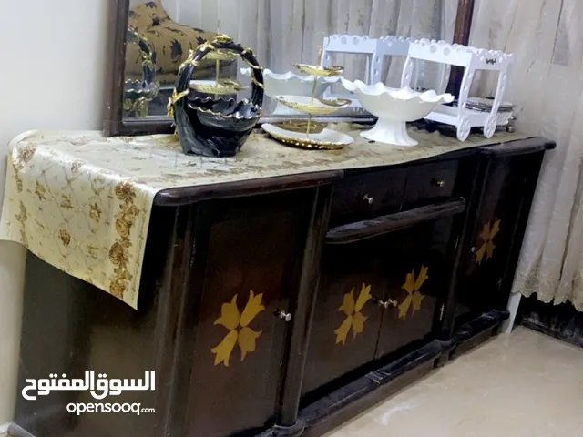 بيرو مصري مع مرآه زان ثقيل جدا بحاله ممتازه للبيع