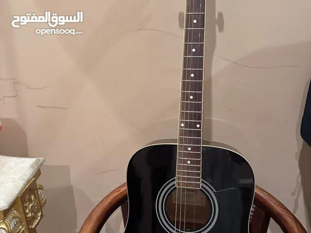 جيتار لون أسود بحالة جيدة