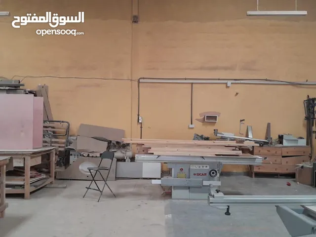 Ras Al Khor industrial 2 : warehouse sharing storage space
