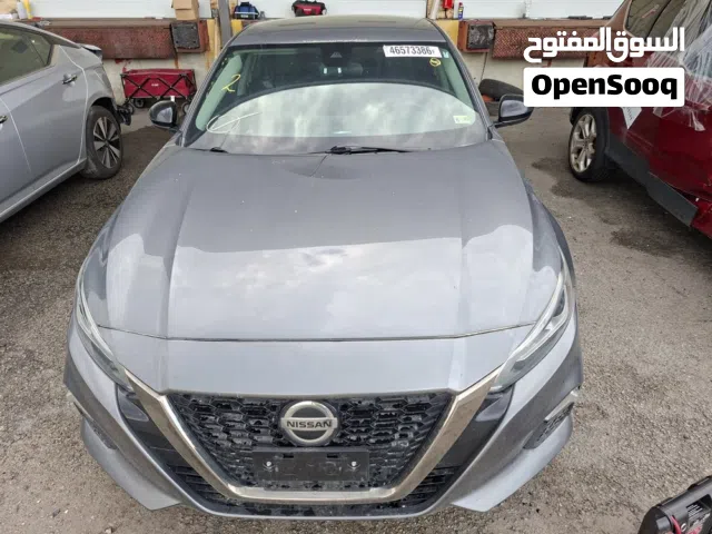 2021 نيسان التيما SR