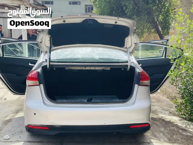 كيا فورتي 2018    صالون  رصاصي غير محدد مكينة 2000 دوش   حسب ما مبين بالتفاصيل