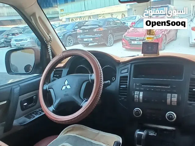2013 ميتسوبيشي باجيرو GLS