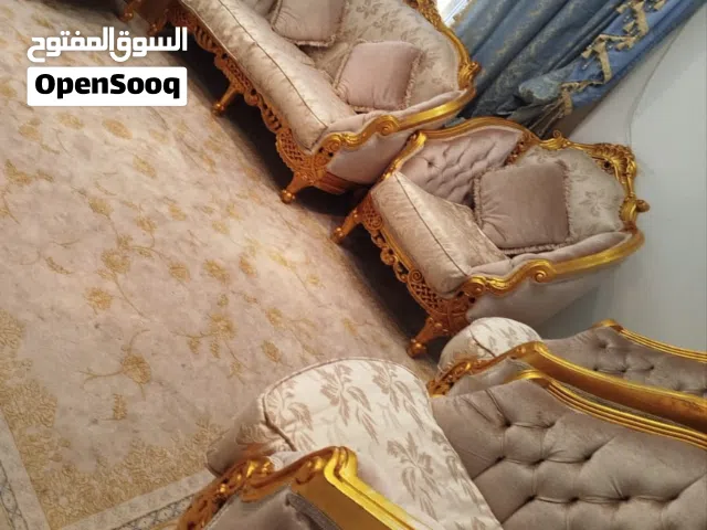 كتب كلاسيك لون بيج استخدام جدا جدا نظيف