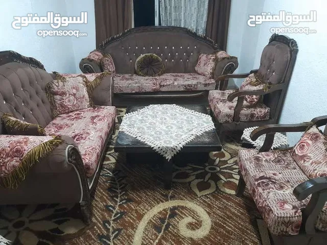 طقم كنب بحالة ممتازة