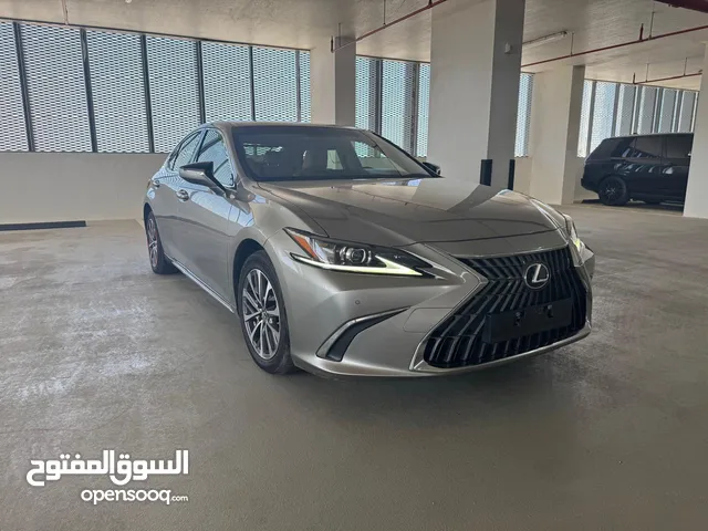 Rent a Lexus ES 300 in Dubai, UAE تأجير سيارة لكزس ES 300 في دبي