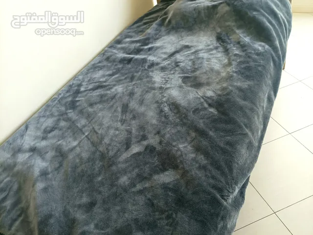 لدي 2 سرير و واحد خزانة مستعمل قليل جدا قابل للتخفيض