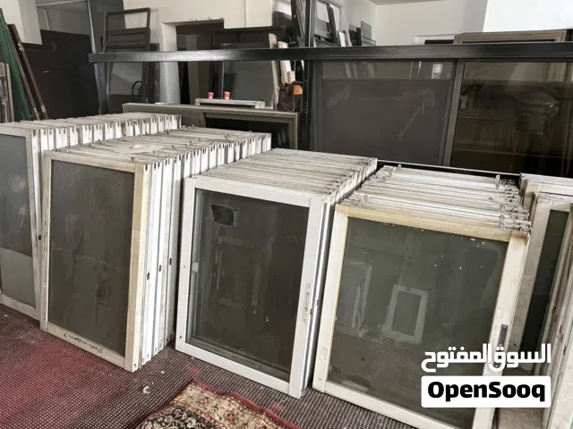 شبابيك المنيوم 150ب100 لون ابيض زجاج ساده مع كامل اغراضهم