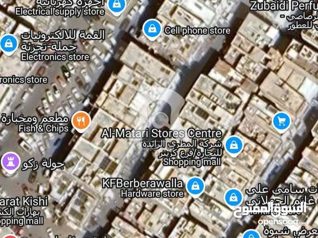 للبيع بيت قديم على شارع تجاري ووسط سوق تجاري في مدينة عدن