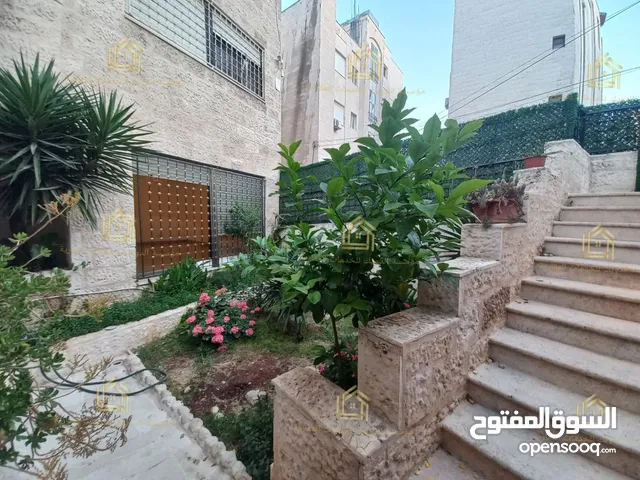 شقة مميزة - الدوار السابع - 3نوم1ماستر - حديقة - مدخل مستقل - قرب الخدمات العامة