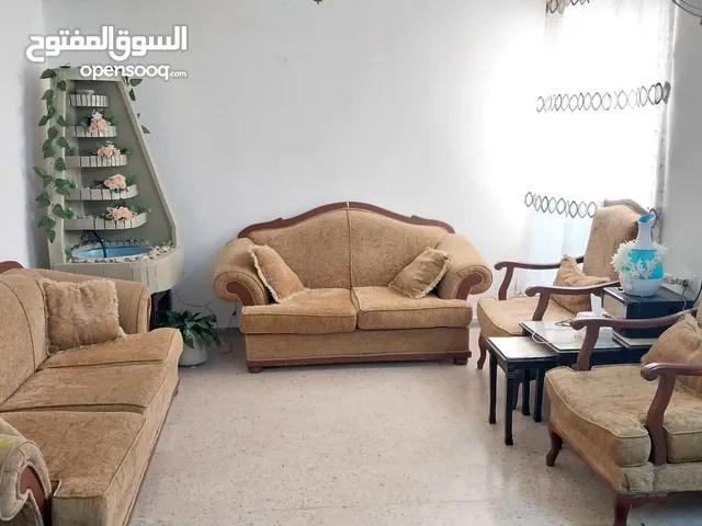 طقم كنب في حالة ممتازة للبيع في طبربور