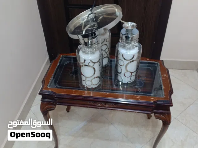 نجفة سقف ثلاثة بكرات زجاج بداخلها ثلاثة كلوبات بيضاء