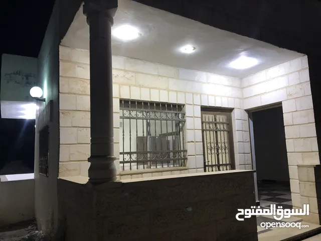 160 m2 4 Bedrooms Townhouse for Rent in Mafraq Other