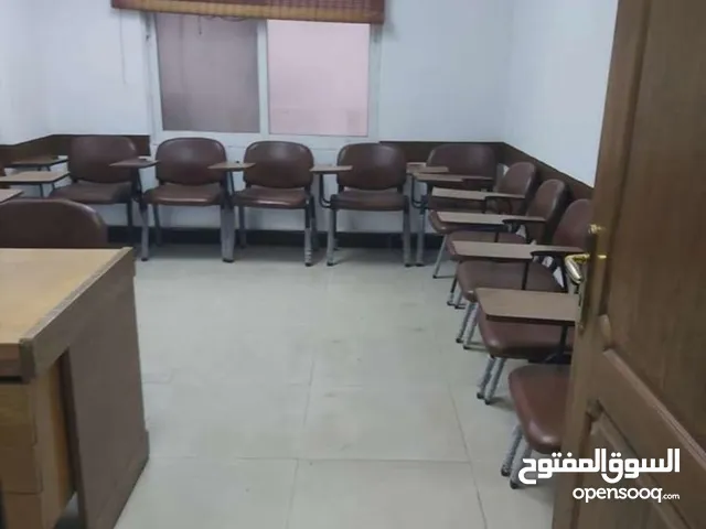 مكتب تجاري للبيع في افضل مواقع شارع عبدالله غوشة يصلح لجميع الانشطة التجارية