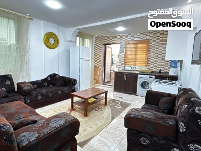 شقة جديدة مفروشة للايجار قرب اشارة النسيم الخي الجنوبي باتجاه مسجد علياء التل       ................