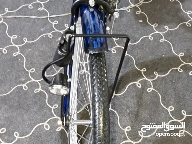 السلام عليكم بايسكل سياحي للبيع موشم أزرك وأسود حاويه نضيف