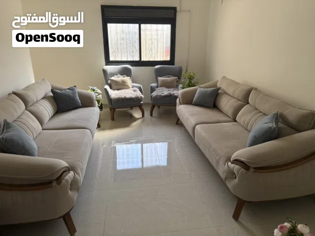 أثاث وأجهزة كهربائية بحالة ممتازة و سعر مناسب