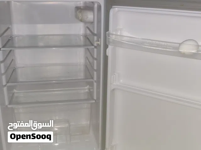 ثلاجه جديده ثلج كهرباء 165 لتر انا المالك وموقعي عدن المنصوره بسعر طيب جدا 350 ريال