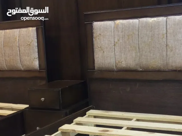غرفة نوم شبابية بتصميم أنيق تختين مفرد مع طاولة وسط وخزانة السعر: 250 دينار فقط