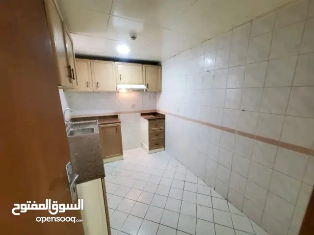 شقة غرفتين وصالة عالبحر مباشرة - كورنيش عجمان