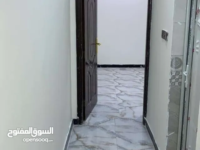 125 m2 2 Bedrooms Apartments for Rent in Basra Juninah