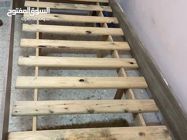 تخت خشب ينفك ويتركب بدون مسامير  ثابت ونظيف جداً