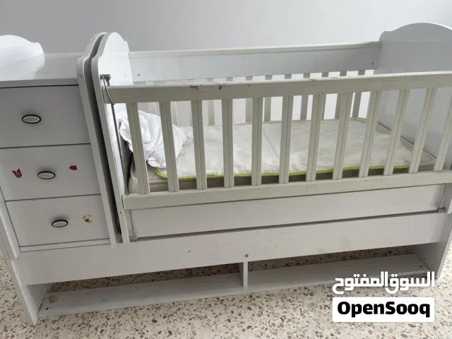 سرير أطفال هزاز