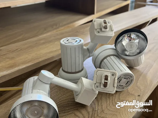 كشافات موجهه لمحلات تجاريه او مطاعم او محلات اكسسوارات