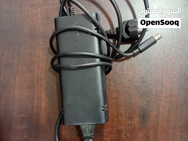 جهاز اكس بوكس 360 بحالة جيدة جدا فيه اكثر من 30 لعبة + يدتين يد اصلية مستعمله بحالة جيدة