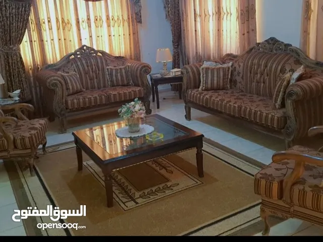 كنب بحالة ممتازه للبيع