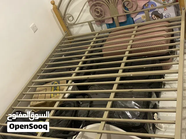 سرير مستعمل بحالة جيدة جداً