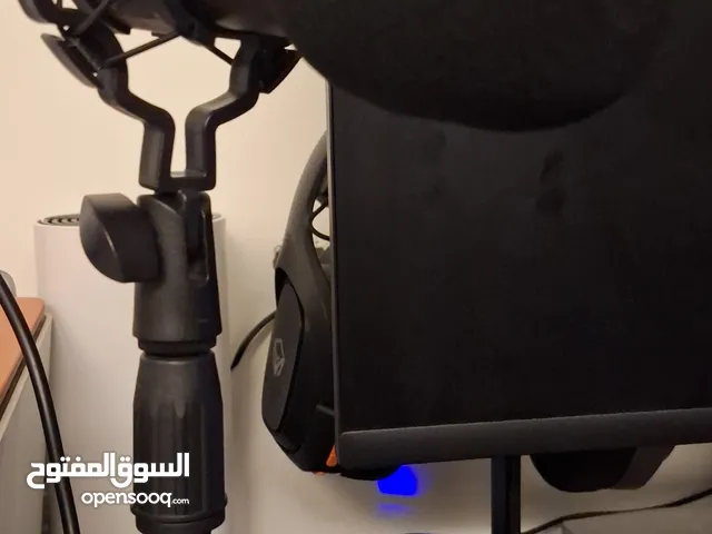 مايك شبه جديد مع مكسر و سماعة غير مستعملة بتاتا مع تسليم العميل الكارتون و كل مستلزمات المايك.