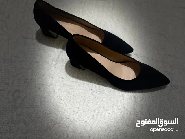 حذاء نسائي مميز و جميل جداً