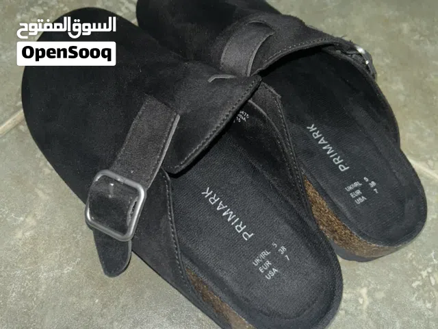 شبشب اسود شيك PRIMARK أصلي مريح جدًا وحالته ممتاز.