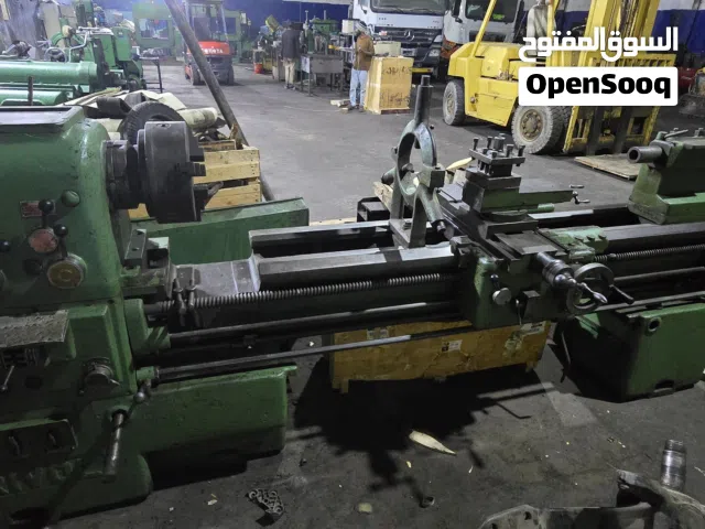 مخرطه مع مكبس مع منشار الشريط