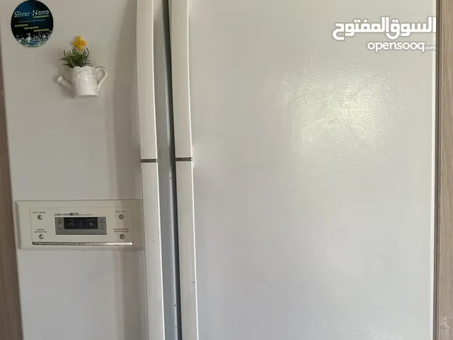 ثلاجة لون ابيضّ بابين نوع سامسونج