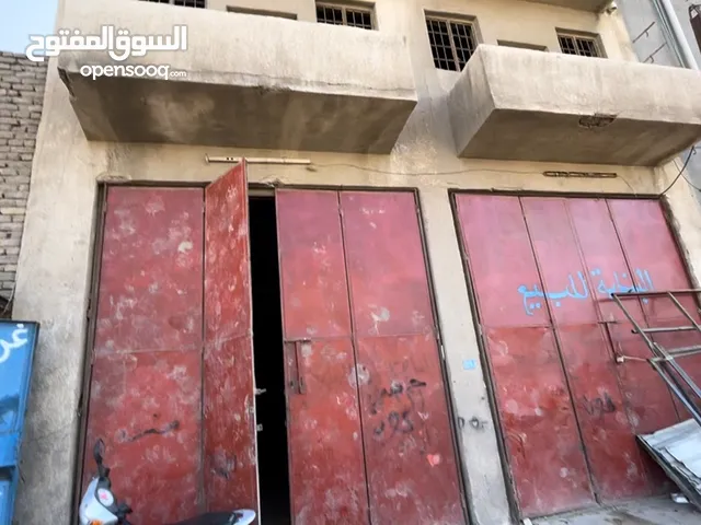 بنايه في الشيخ عمر طابقين، كل طابق 210 متر. مصرح ان تصعد بيها 4 طوابق