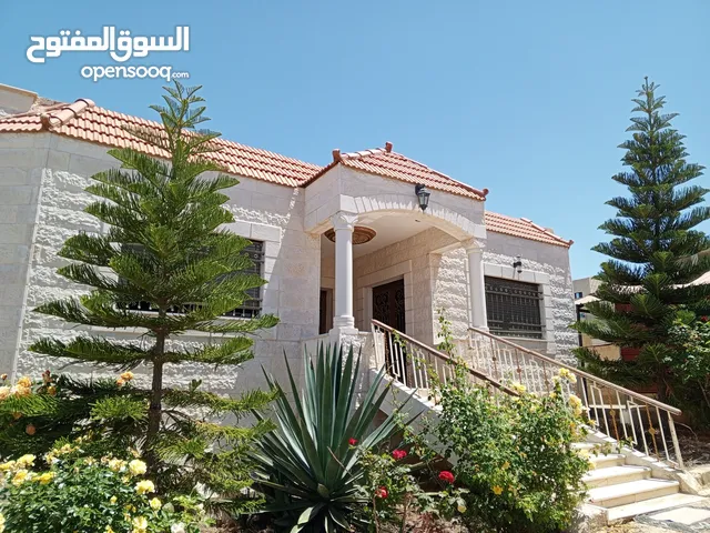 260 m2 More than 6 bedrooms Villa for Sale in Madaba Al-Faisaliyyah