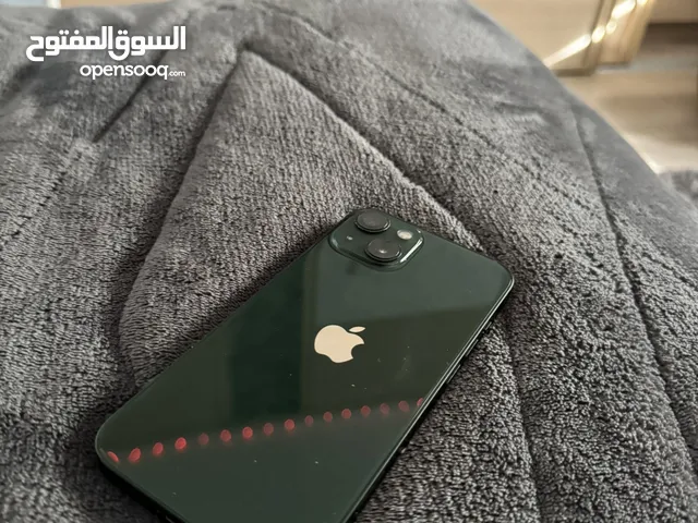 Iphone 13 128gb 88%battery ولا شخطة الجهاز وكالة بييجي معاه لزقة جديدة واربع كفرات