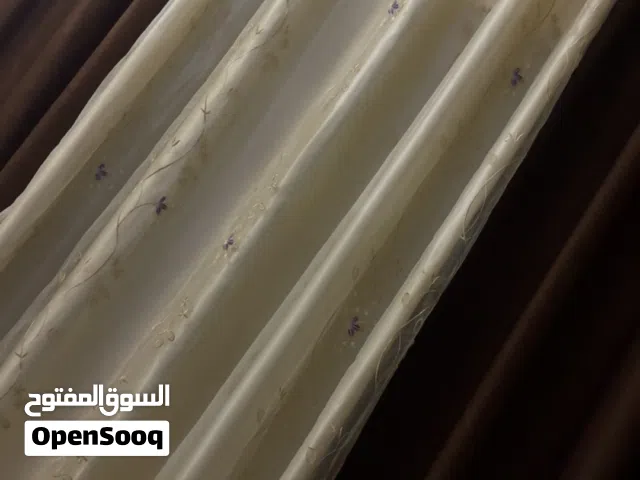 ستارتين2 لشباكين بحالة جيدة جداً مبطن وتقيل لون بني وبيج