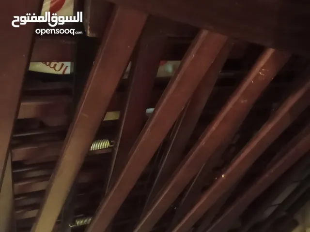 تخت بيبي اطفال خشب بحالة جيدة جدا للبيع بسعر مغري
